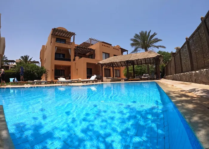 South Marina Poolside 2-bedroom Terrace Sleeps 4-persons * El Gouna