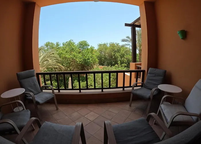 Apartment South Marina Poolside 2-bedroom Terrace Sleeps 4-persons
