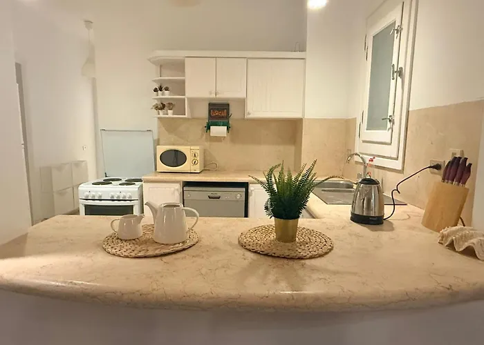 Apartment South Marina Poolside 2-bedroom Terrace Sleeps 4-persons *