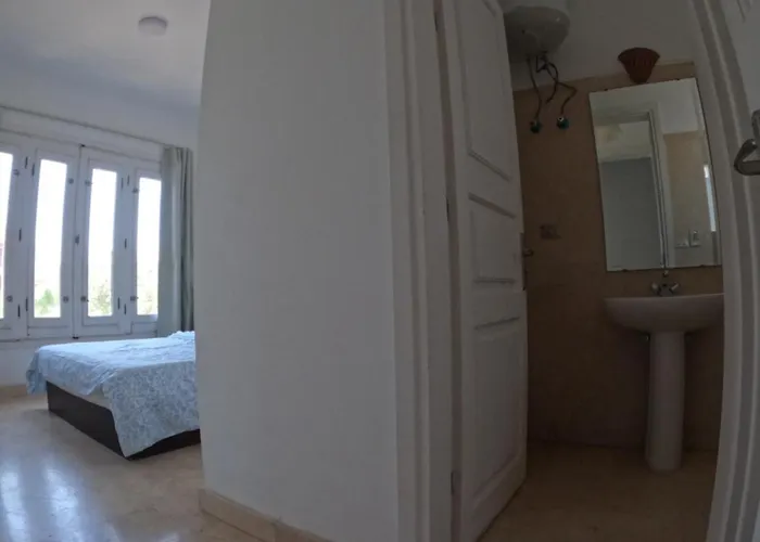 דירה South Marina Poolside 2-bedroom Terrace Sleeps 4-persons *
