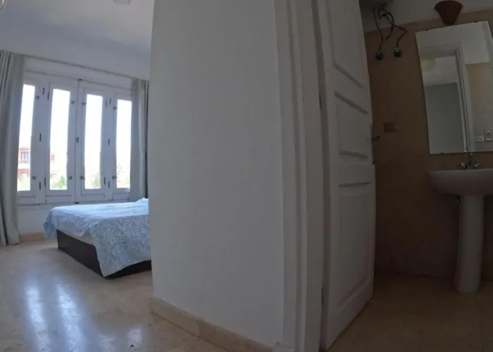 South Marina Poolside 2-bedroom Terrace Sleeps 4-persons * אל גונה