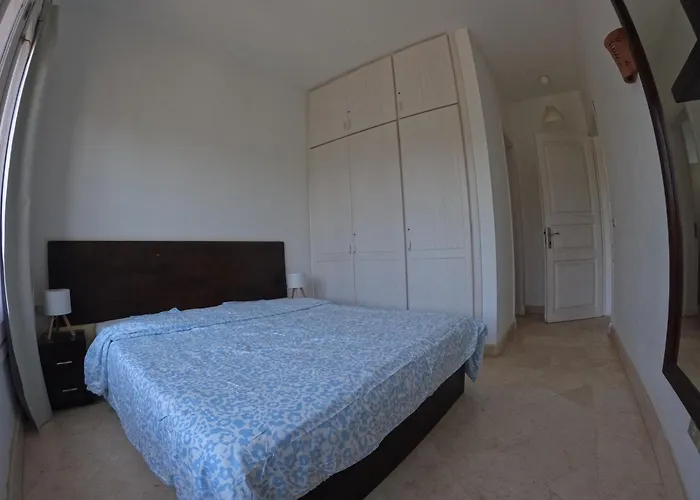 South Marina Poolside 2-bedroom Terrace Sleeps 4-persons *