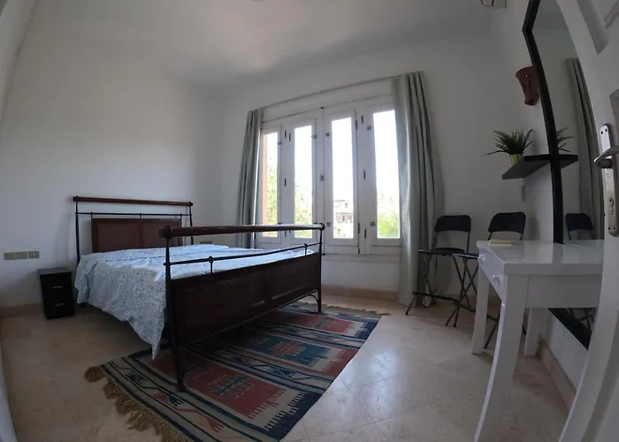 דירה South Marina Poolside 2-bedroom Terrace Sleeps 4-persons אל גונה