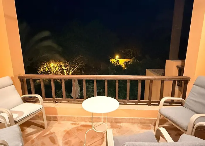South Marina Poolside 2-bedroom Terrace Sleeps 4-persons Apartment